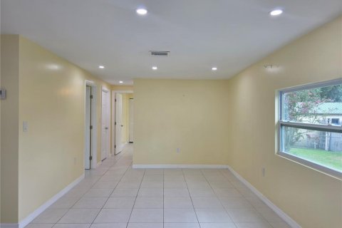 Villa ou maison à louer à Okeechobee, Floride: 3 chambres, 96.06 m2 № 2258512 - photo 7