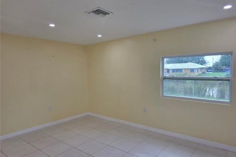 Villa ou maison à louer à Okeechobee, Floride: 3 chambres, 96.06 m2 № 2258512 - photo 8