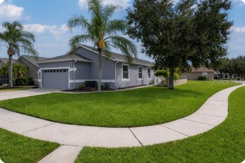 House in Land O' Lakes, Florida 3 bedrooms, 159.61 sq.m. № 2216956