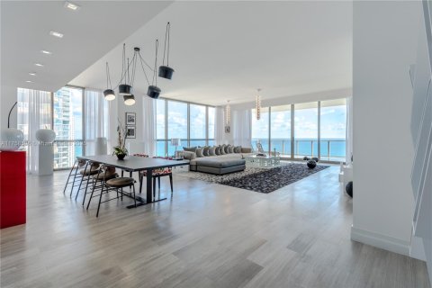 Copropriété à louer à Sunny Isles Beach, Floride: 3 chambres, 428.19 m2 № 1985324 - photo 2