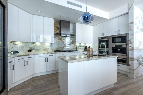 Copropriété à louer à Sunny Isles Beach, Floride: 3 chambres, 428.19 m2 № 1985324 - photo 17