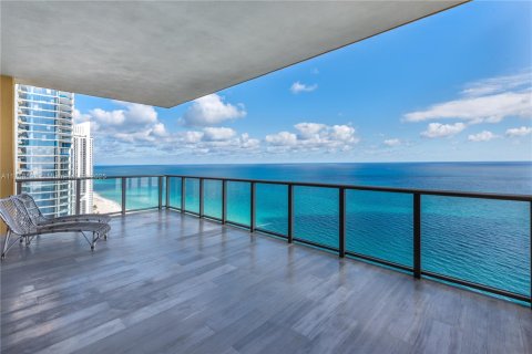 Copropriété à louer à Sunny Isles Beach, Floride: 3 chambres, 428.19 m2 № 1985324 - photo 3