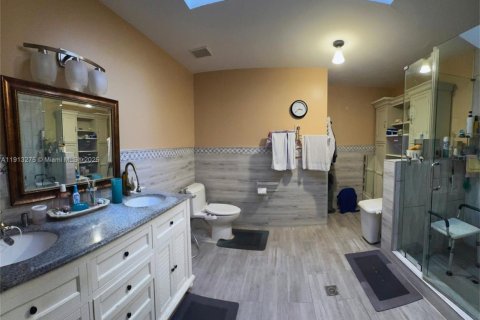Casa en venta en Hialeah, Florida, 3 dormitorios, 147.34 m2 № 1968604 - foto 16