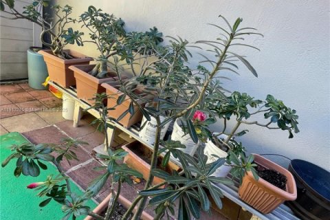 Casa en venta en Hialeah, Florida, 3 dormitorios, 147.34 m2 № 1968604 - foto 12