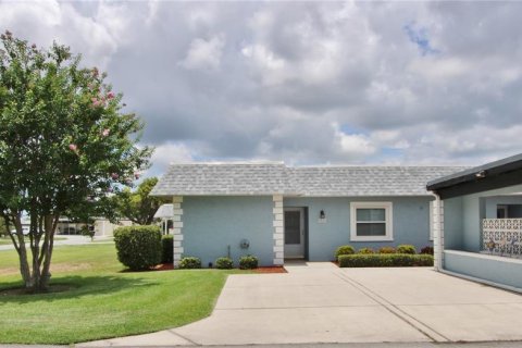 House in New Port Richey, Florida 2 bedrooms, 106.65 sq.m. № 2213914