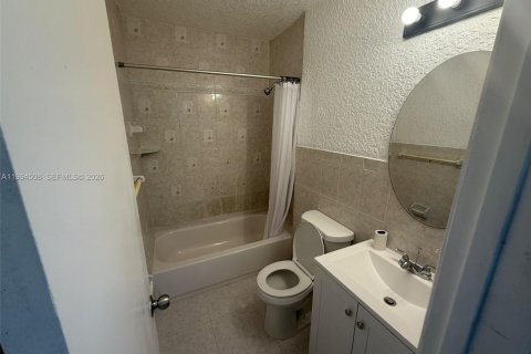 Commercial property in Hallandale Beach, Florida 134.52 sq.m. № 2056220 - photo 11