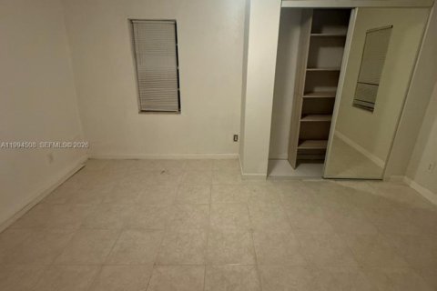 Commercial property in Hallandale Beach, Florida 134.52 sq.m. № 2056220 - photo 14