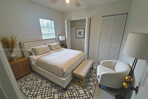 Commercial property in Hallandale Beach, Florida 134.52 sq.m. № 2056220 - photo 4