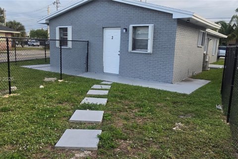 Commercial property in Hallandale Beach, Florida 134.52 sq.m. № 2056220 - photo 13