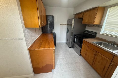 Commercial property in Hallandale Beach, Florida 134.52 sq.m. № 2056220 - photo 3