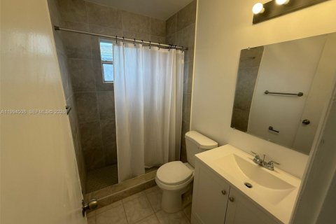 Commercial property in Hallandale Beach, Florida 134.52 sq.m. № 2056220 - photo 6