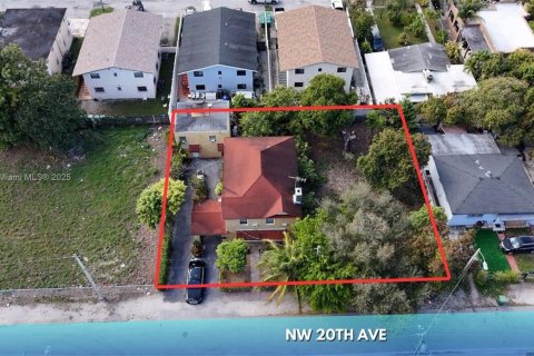 Terreno en venta en Miami, Florida № 1980290 - foto 3