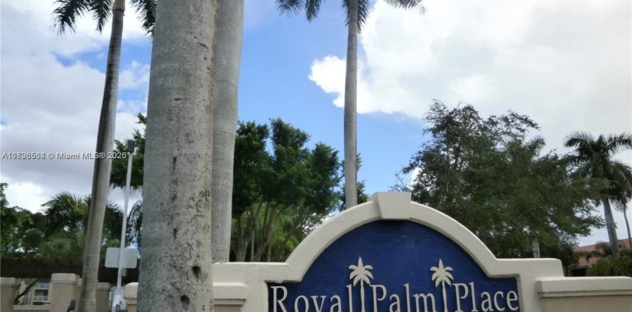 Кондоминиум с 2 спальнями в Майами, Флорида № 1948172