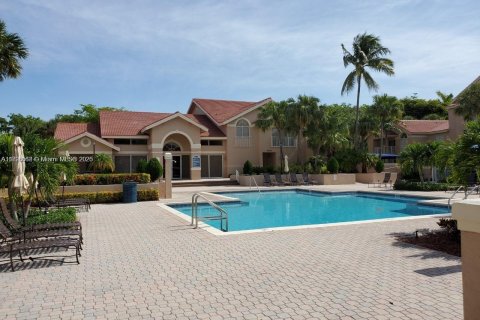 Снять в аренду кондоминиум в Майами, Флорида 2 спальни, 99.87м2, № 1948172 - фото 3