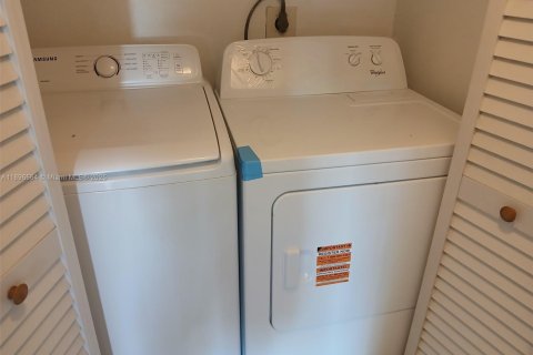 Снять в аренду кондоминиум в Майами, Флорида 2 спальни, 99.87м2, № 1948172 - фото 17