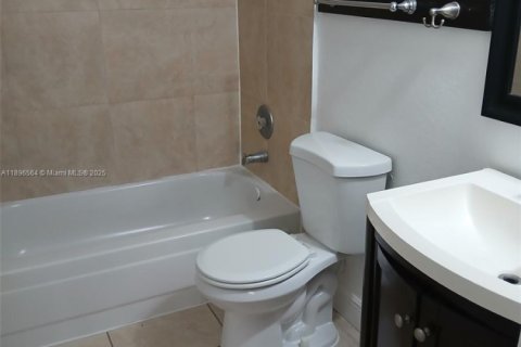 Снять в аренду кондоминиум в Майами, Флорида 2 спальни, 99.87м2, № 1948172 - фото 20