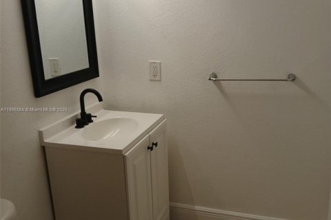 Снять в аренду кондоминиум в Майами, Флорида 2 спальни, 99.87м2, № 1948172 - фото 24