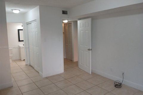 Снять в аренду кондоминиум в Майами, Флорида 2 спальни, 99.87м2, № 1948172 - фото 22