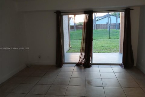 Снять в аренду кондоминиум в Майами, Флорида 2 спальни, 99.87м2, № 1948172 - фото 9