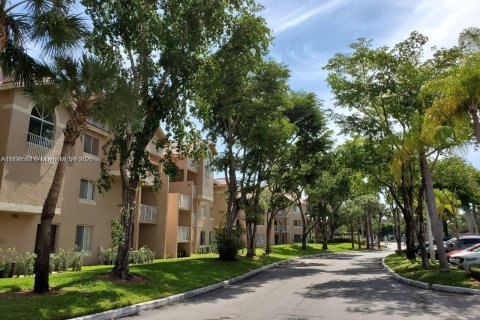 Снять в аренду кондоминиум в Майами, Флорида 2 спальни, 99.87м2, № 1948172 - фото 4