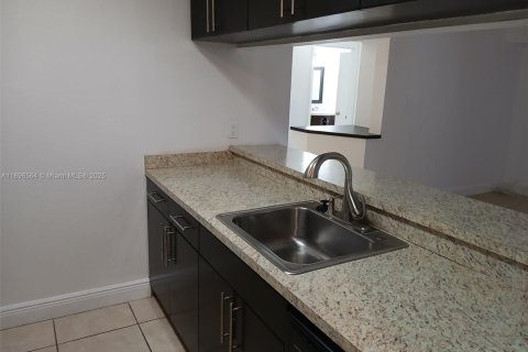 Снять в аренду кондоминиум в Майами, Флорида 2 спальни, 99.87м2, № 1948172 - фото 15