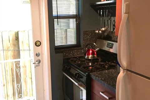 Condo in Miami Beach, Florida № 1958388 - photo 8