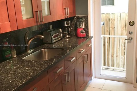 Condo in Miami Beach, Florida № 1958388 - photo 7