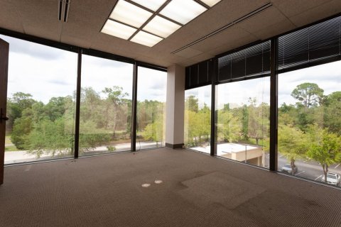 Propiedad comercial en alquiler en Gainesville, Florida, 836.12 m2 № 1111304 - foto 17
