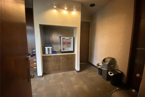 Propiedad comercial en alquiler en Gainesville, Florida, 836.12 m2 № 1111304 - foto 4