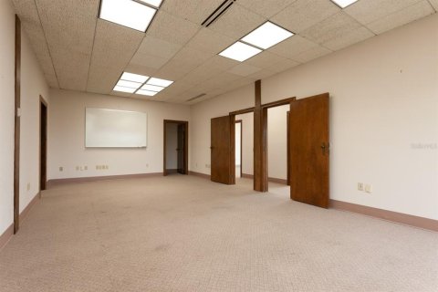 Propiedad comercial en alquiler en Gainesville, Florida, 836.12 m2 № 1111304 - foto 18