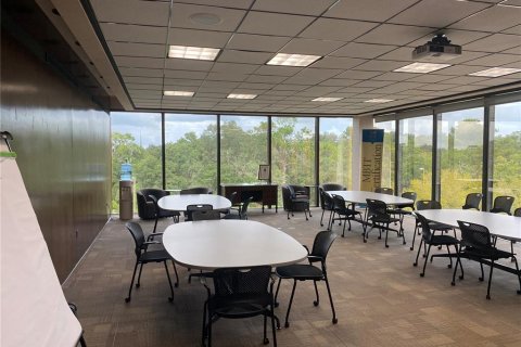 Propiedad comercial en alquiler en Gainesville, Florida, 836.12 m2 № 1111304 - foto 3