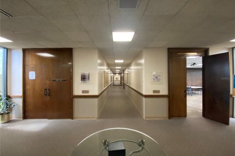 Propiedad comercial en alquiler en Gainesville, Florida, 836.12 m2 № 1111304 - foto 2
