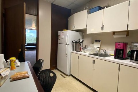 Propiedad comercial en alquiler en Gainesville, Florida, 836.12 m2 № 1111304 - foto 7