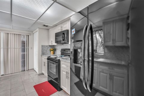 Купить кондоминиум в Майами, Флорида 3 спальни, 170.94м2, № 1980124 - фото 17