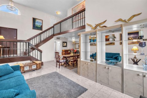 Купить кондоминиум в Майами, Флорида 3 спальни, 170.94м2, № 1980124 - фото 11