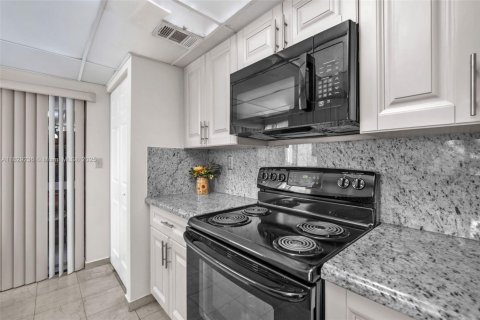 Купить кондоминиум в Майами, Флорида 3 спальни, 170.94м2, № 1980124 - фото 18