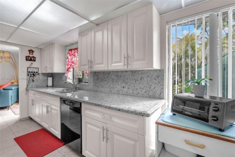 Купить кондоминиум в Майами, Флорида 3 спальни, 170.94м2, № 1980124 - фото 16