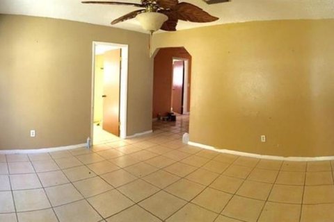 Villa ou maison à louer à Seffner, Floride: 3 chambres, 111.48 m2 № 2386774 - photo 5