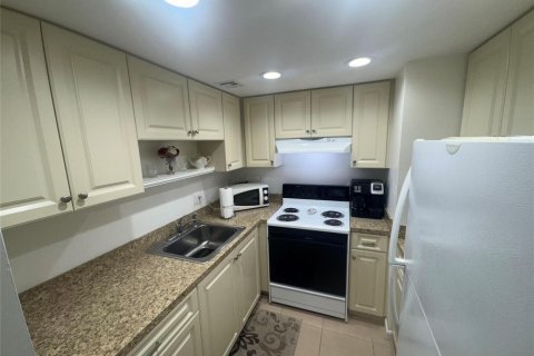 Condo in Pompano Beach, Florida, 1 bedroom  № 2087370 - photo 9