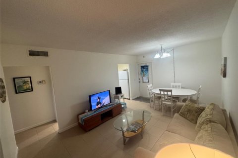 Condo in Pompano Beach, Florida, 1 bedroom  № 2087370 - photo 7