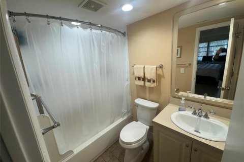 Condo in Pompano Beach, Florida, 1 bedroom  № 2087370 - photo 10