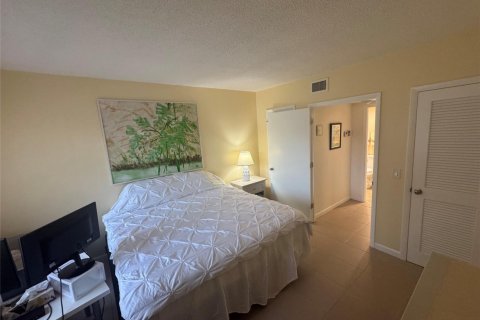 Condo in Pompano Beach, Florida, 1 bedroom  № 2087370 - photo 12