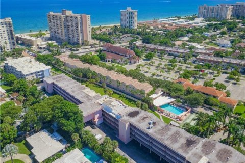 Condo in Pompano Beach, Florida, 1 bedroom  № 2087370 - photo 1