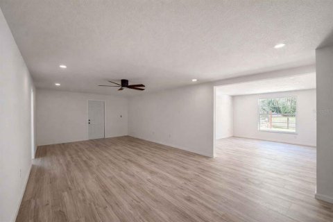 House in Crystal River, Florida 5 bedrooms, 222.97 sq.m. № 2115811 - photo 12
