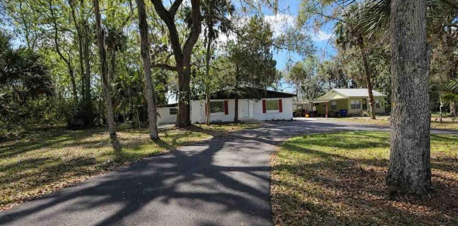 House in Crystal River, Florida 5 bedrooms, 222.97 sq.m. № 2115811