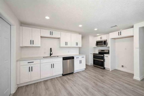 House in Crystal River, Florida 5 bedrooms, 222.97 sq.m. № 2115811 - photo 6