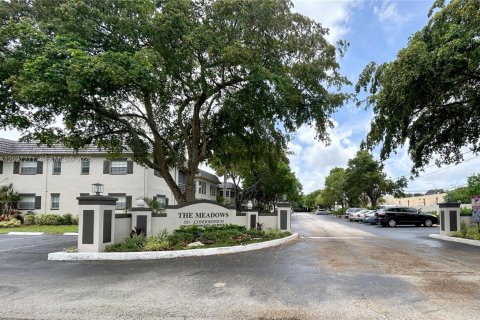 Condo in Margate, Florida, 2 bedrooms  № 2154009 - photo 2
