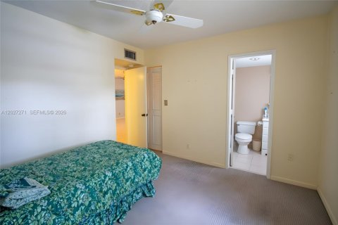 Condo in Margate, Florida, 2 bedrooms  № 2154009 - photo 11