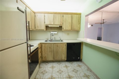 Condo in Margate, Florida, 2 bedrooms  № 2154009 - photo 4