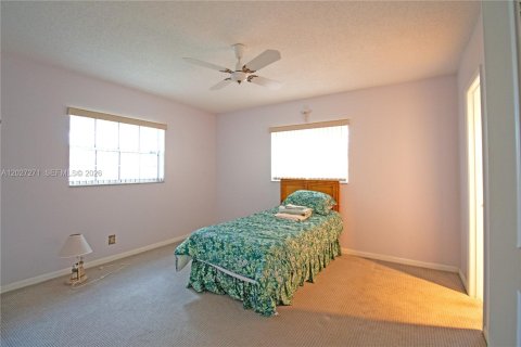 Condo in Margate, Florida, 2 bedrooms  № 2154009 - photo 10